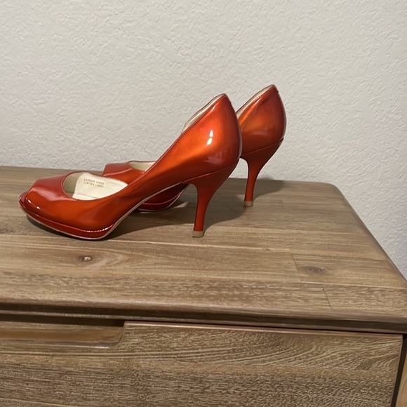 VA SPIGA pumps, gently used, 2 in hills, orange patent leather, design in Italy - Picture 7 of 8